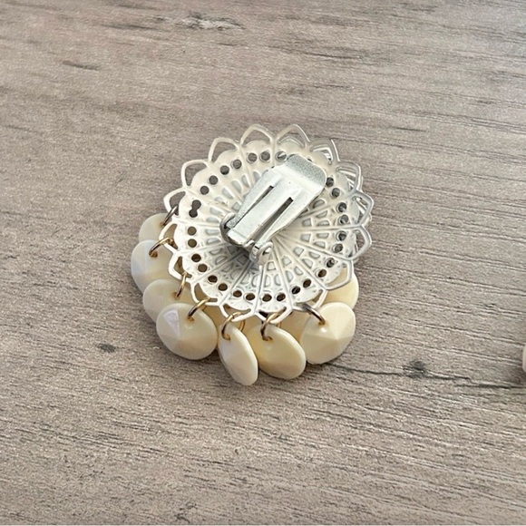 Vintage White Ivory Drop Boho Clip-On Filigree Chandelier Earrings - Picture 5 of 5